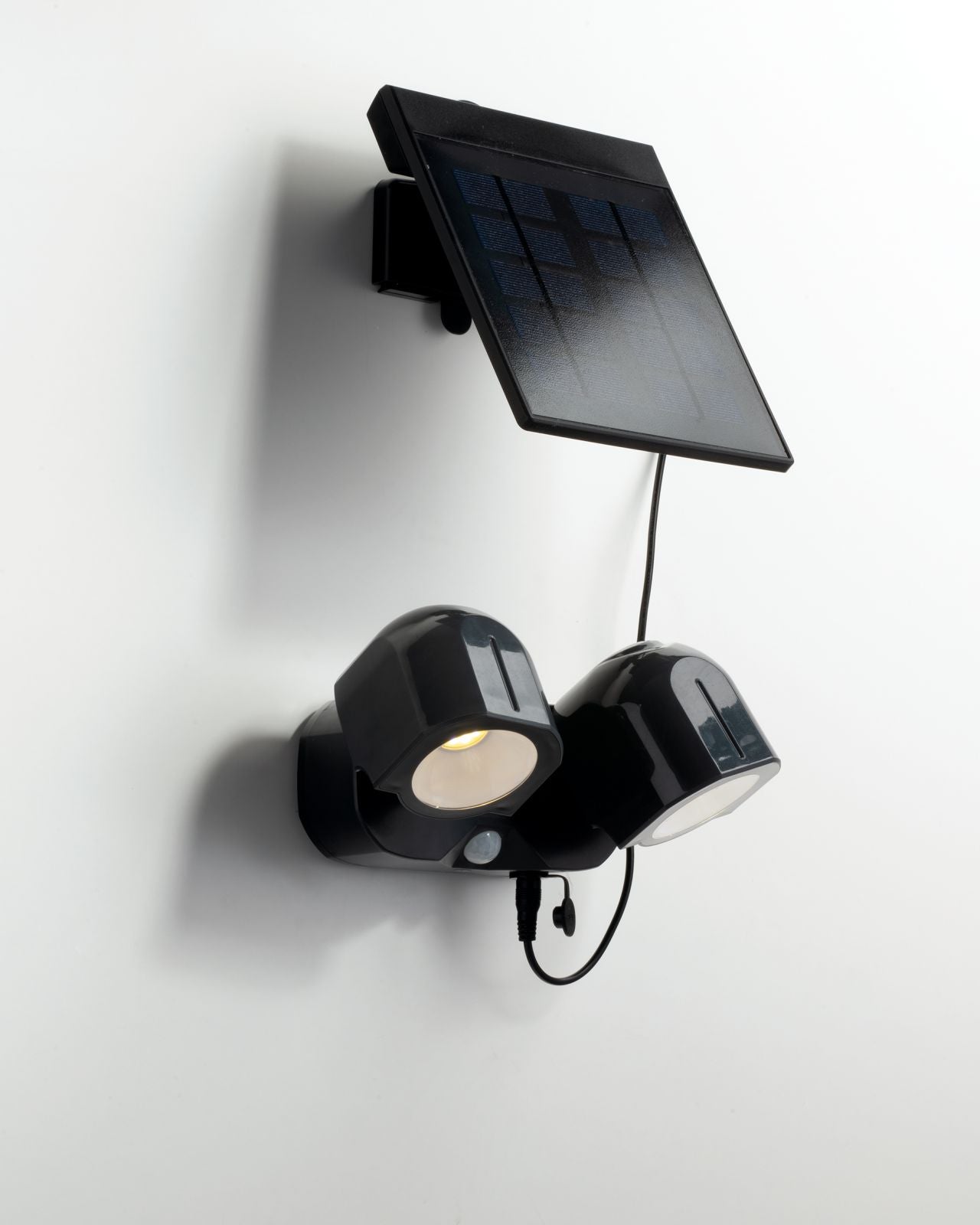 Proiettore led in termoplastica antracite con PANNELLO SOLARE e SENSORE DI MOVIMENTO 2x1.5W 230LM SHIVA Proiettore led in termoplastica antracite con PANNELLO SOLARE e SENSORE DI MOVIMENTO 2x1.5W 230LM SHIVA